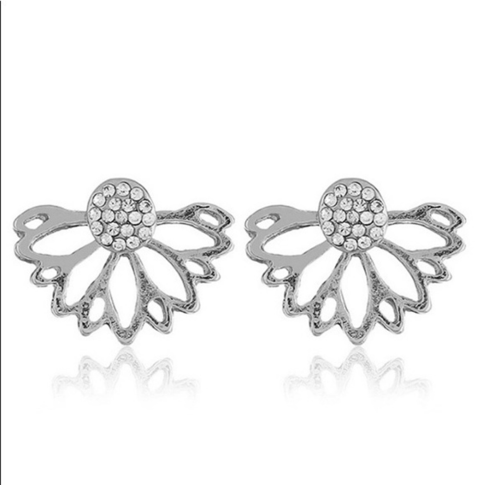 ‼LAST PAIR‼🎉🎊2X HP🎉🎊Silver Lotus Earrings - Picture 3 of 6